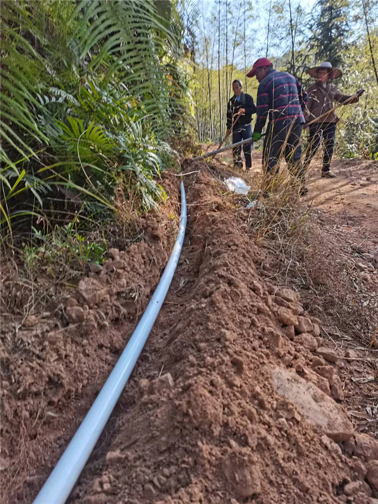 中国LETOU乐投捐赠价值2万多元的PVC管材、管件